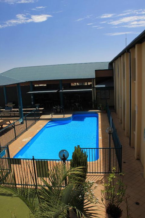 Ningaloo Club Backpackers - Accommodation 4U 0