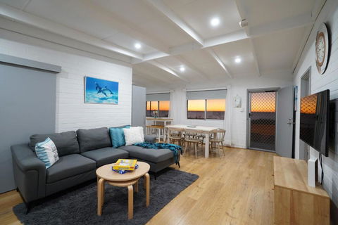 OCEA84 - Quinns Beach Shack: Ocean Views - Accommodation 4U 0