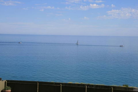 Ocean Blue KI. Absolute Ocean Front, Free WiFi - Accommodation 4U 3