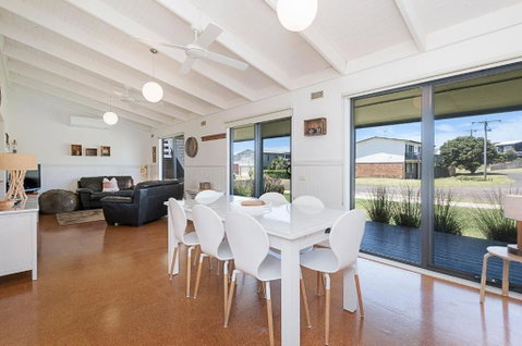 Ocean Spray Retreat - Accommodation 4U 1