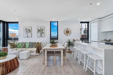 OPUS Apartment - Beach At Your Doorstep Short Walk To Light Rail - Accommodation 4U 3