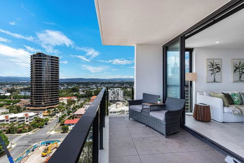 OPUS Apartment - Beach At Your Doorstep Short Walk To Light Rail - Accommodation 4U 1