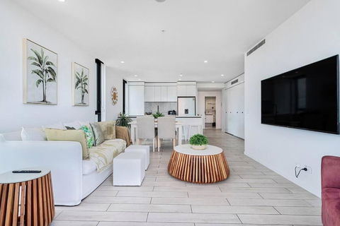 OPUS Apartment - Beach At Your Doorstep Short Walk To Light Rail - Accommodation 4U 2