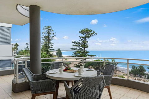 Ocean Vista Escape - A Lofty Beachfront Penthouse - Accommodation 4U 1
