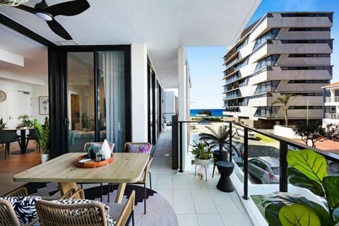 Oceanfront Luxury Apartments Palm Beach - Accommodation 4U 0