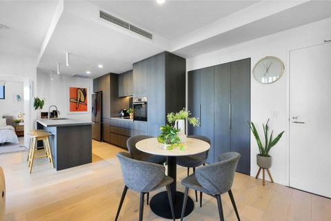 Oceanfront Luxury Apartments Palm Beach - Accommodation 4U 2