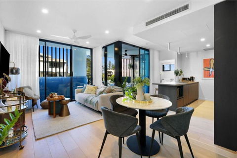 Oceanfront Luxury Apartments Palm Beach - Accommodation 4U 3