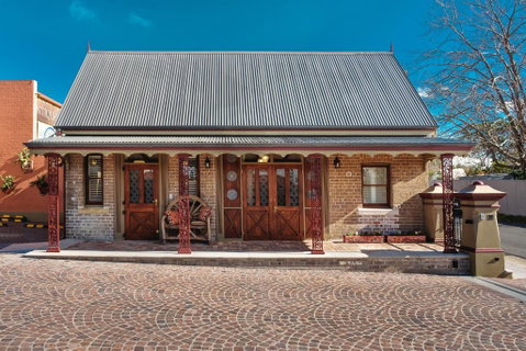 Old Bank Boutique Hotel - Accommodation 4U 0