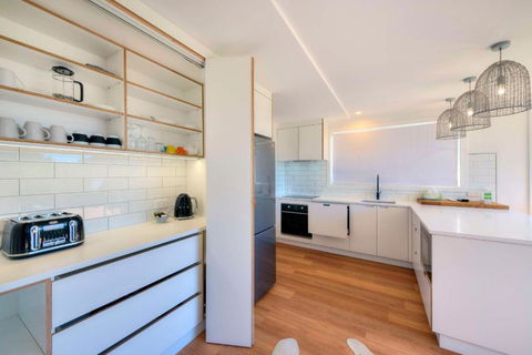 On The Beach 2 - Accommodation 4U 2