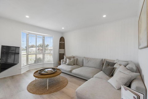 Our Little White House -74 Padman Crescent, Middleton - Accommodation 4U 3