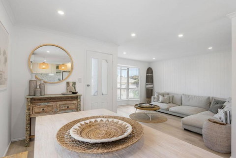 Our Little White House -74 Padman Crescent, Middleton - Accommodation 4U 2