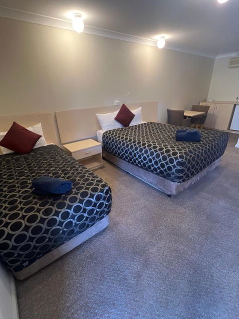 OVERLANDER MOTOR LODGE - Accommodation 4U 2