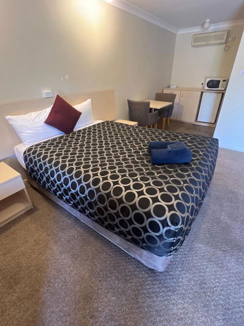 OVERLANDER MOTOR LODGE - Accommodation 4U 1
