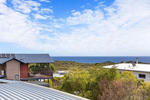 Peaceful And Renovated Original Beach House With Sweeping Views Of Gracetown - Accommodation 4U 1