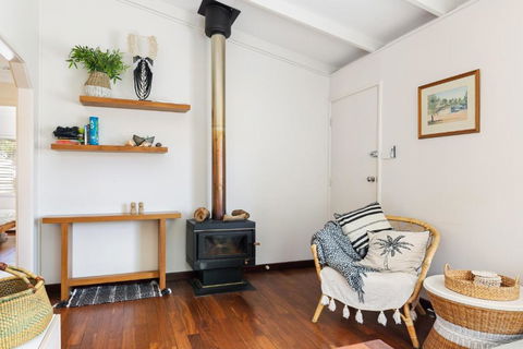 Peaceful And Renovated Original Beach House With Sweeping Views Of Gracetown - Accommodation 4U 0