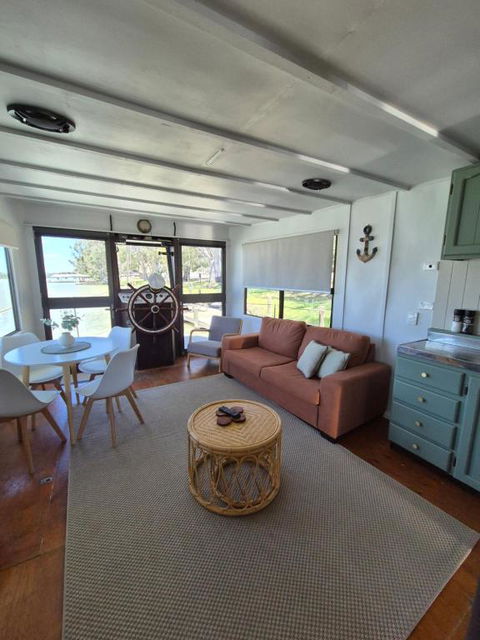 Paddle Wheeler Lilian - Accommodation 4U 0