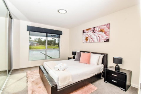 Paradise Point - Entire Home In Clarence Point, Tasmania Australia, 10 Guests 7 Bedrooms 7 Beds 3 Baths - Accommodation 4U 1
