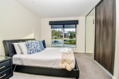 Paradise Point - Entire Home In Clarence Point, Tasmania Australia, 10 Guests 7 Bedrooms 7 Beds 3 Baths - Accommodation 4U 2
