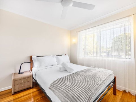 Peaceful 3BR Comfy Unit Sunnybank Near Everything - Accommodation 4U 0