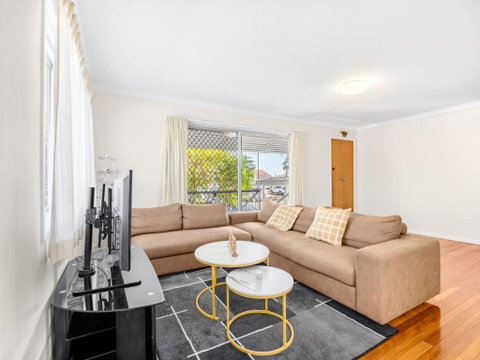 Peaceful 3BR Comfy Unit Sunnybank Near Everything - Accommodation 4U 1