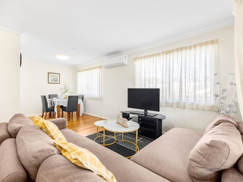 Peaceful 3BR Comfy Unit Sunnybank Near Everything - Accommodation 4U 2
