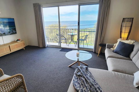 Penthouse Apartment Ocean Views - Accommodation 4U 1
