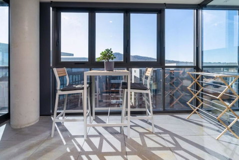 Perfectly Located 1BR BA Apartment - Accommodation 4U 1
