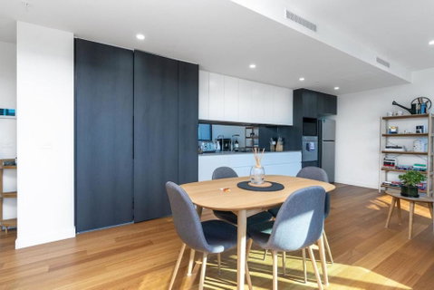 Perfectly Located 1BR BA Apartment - Accommodation 4U 2