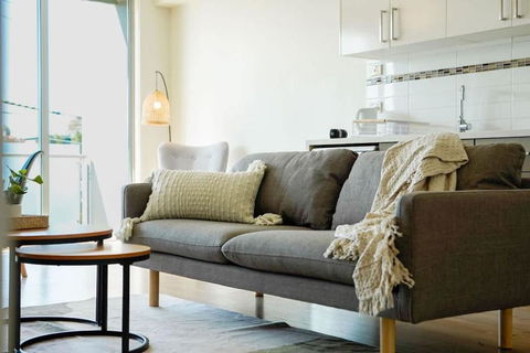 Perfect Location Cozy Townhouse McKinnon Station - Accommodation 4U 2