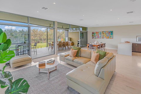 Perricoota Waters - Echuca Holiday Homes - Accommodation 4U 3