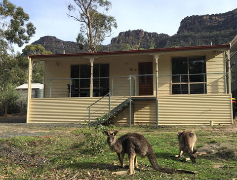 Pinnacle Views - Accommodation 4U 0