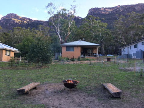 Pinnacle Views - Accommodation 4U 1