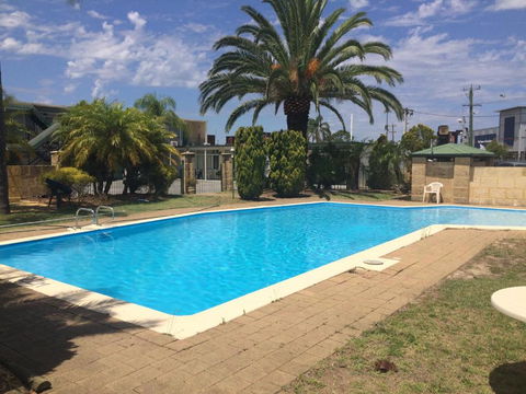 Platinum Motel - Accommodation 4U 0