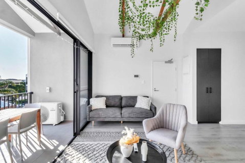 Portside Paradise - Steps Away From The Port - Accommodation 4U 3