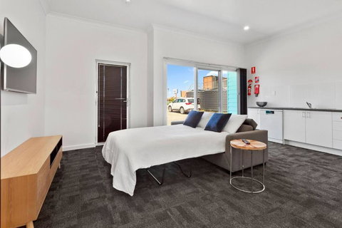 Port Lincoln Shark Apartment 6 - Accommodation 4U 3