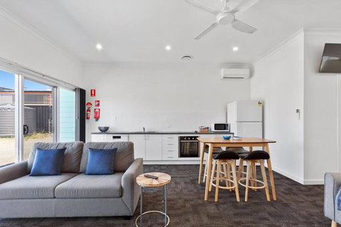 Port Lincoln Shark Apartment 6 - Accommodation 4U 1
