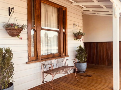 Railway Cottage - Accommodation 4U 1