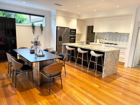 Quite Luxurious House With Pool 220m To Railway Station - Accommodation 4U 3