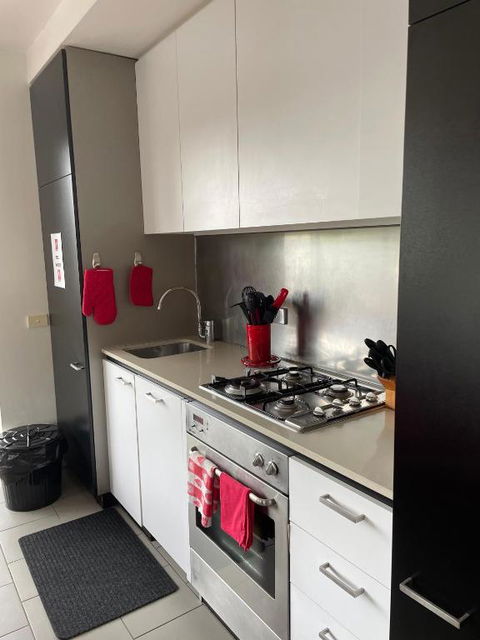 Radiance - Chic Fitzroy Street Apartment - Accommodation 4U 2