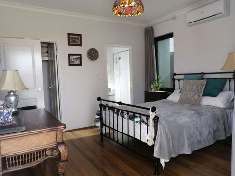Private & Cosy! Master Bedroom In Perth With Garden View - Accommodation 4U 2