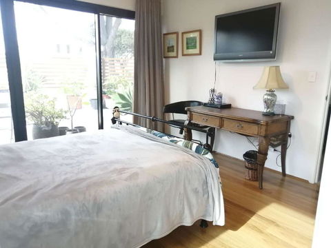 Private & Cosy! Master Bedroom In Perth With Garden View - Accommodation 4U 1