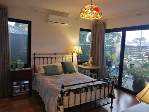 Private & Cosy! Master Bedroom In Perth With Garden View - Accommodation 4U 0