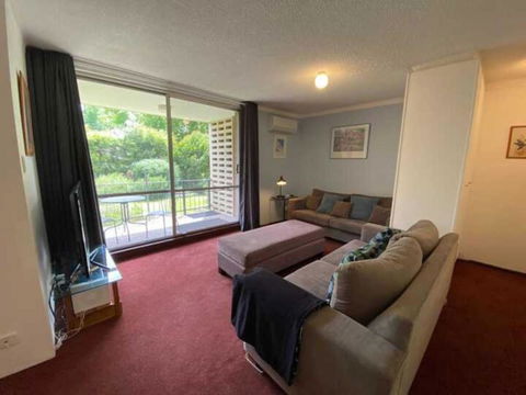 Quiet 2BR Apartment With Garden Views In Griffith - Accommodation 4U 0