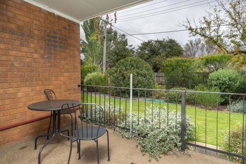 Quiet 2BR Apartment With Garden Views In Griffith - Accommodation 4U 1