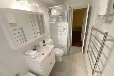 Quiet 2BR Apartment With Garden Views In Griffith - Accommodation 4U 3