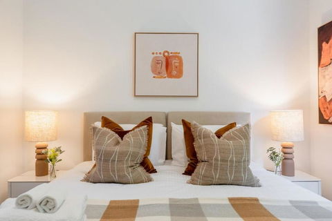 Prahran Timeless & Modern Haven, With Parking - Accommodation 4U 3