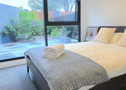 Pride Bentleigh Apartment With Private Garden - Accommodation 4U 1