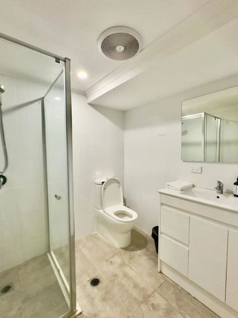 Prime 1BR Near Transport And Retail - Accommodation 4U 3