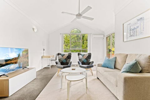 Pristine 2-Bed Near Marrickville Village - Accommodation 4U 3