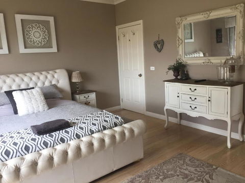 Private Bedroom In Modern Farm Homestead - Accommodation 4U 1